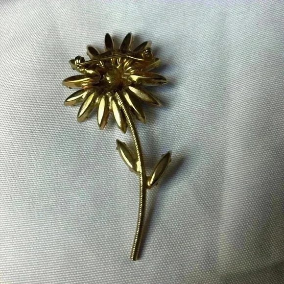 Vintage D&E Juliana Brooch flower black rhinestones milk glass - Picture 5 of 5